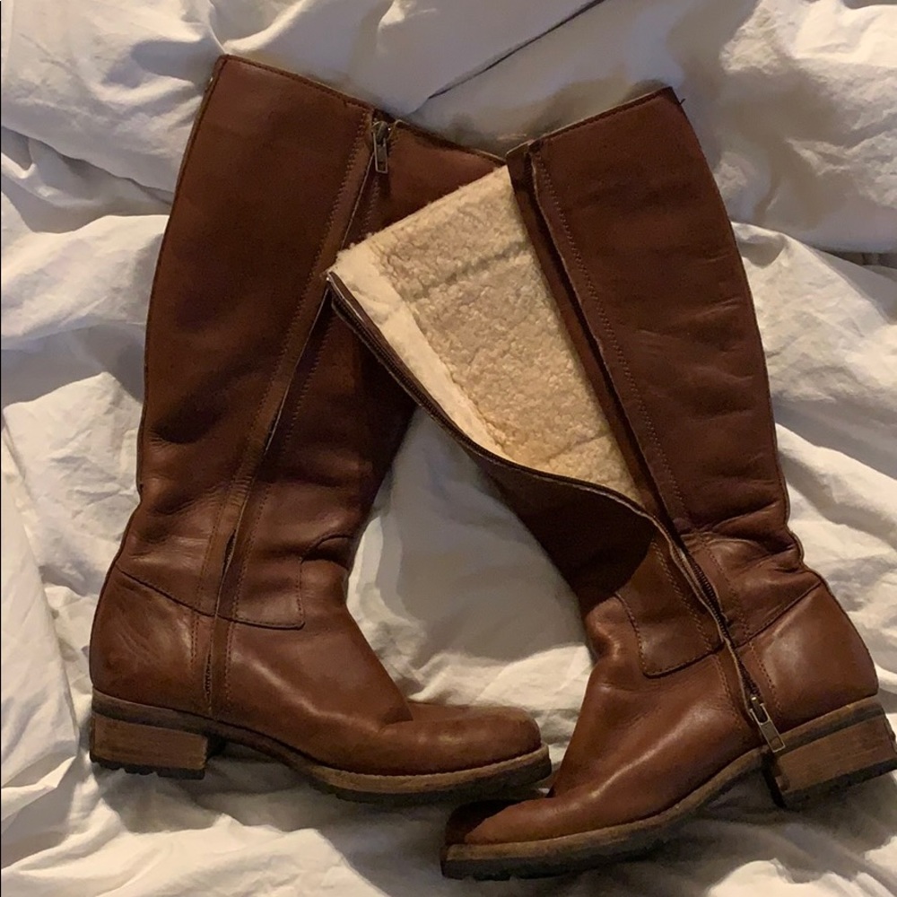 Ugg leather boots shearling lined boots size 7